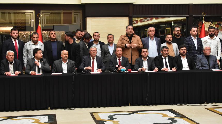 Yeniden Refah Partisi'nde 2 istifa birden