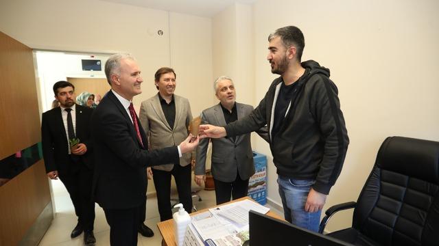 Tıp Bayramı'nda hekimler ziyaret edildi