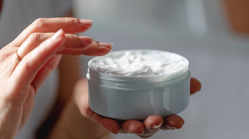 Nemlendirici sürmek orucu bozar mı? Oruçluyken nemlendirici sürülür mü, oruca zarar verir mi?