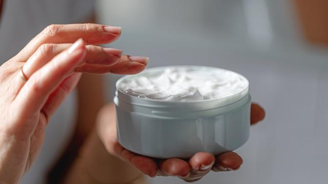 Nemlendirici sürmek orucu bozar mı? Oruçluyken nemlendirici sürülür mü, oruca zarar verir mi?