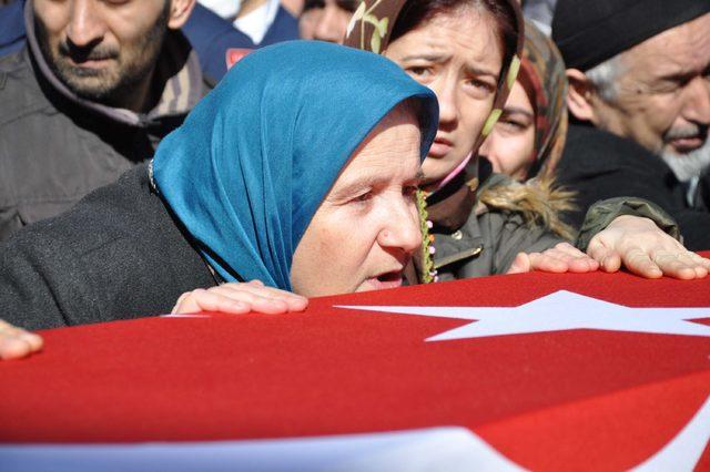 Oğlunu toprağa veren şehit annesi: Vazifesini yaptı, mutluyum