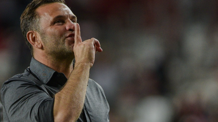 Galatasaray Teknik Direktörü Okan Buruk'tan 4-0'lık Antalyaspor galibiyeti sonrası Fenerbahçe'ye gönderme!