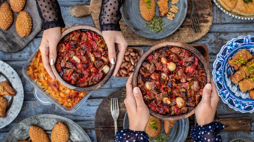 'Bugün iftara misafirlerim var ne pişirsem?' diyenlere dünya mutfağı ve geleneksel lezzetlerin birleştiği pratik tarifler: Ramazan'ın 15. gününe özel iftar menüsü
