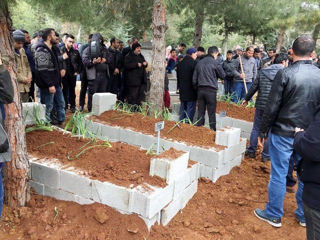 6 aylık evli çift ile babaanneleri yan yana defnedildi