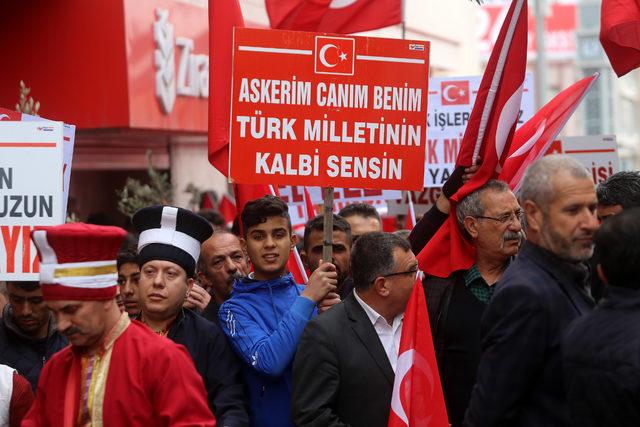 Kırıkhan'da binlerce kişi, askere destek için yürüdü