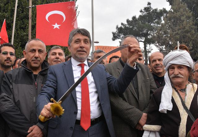 Kırıkhan'da binlerce kişi, askere destek için yürüdü