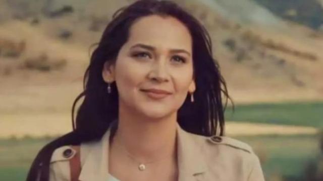 Süper minisi elbisesiyle peş peşe poz verdi! Beğeni butonu çöktü 