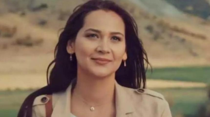 Gönül Dağı'nın Dilek'i Gülsim Ali süper minisi elbisesiyle peş peşe poz verdi! Tam not aldı