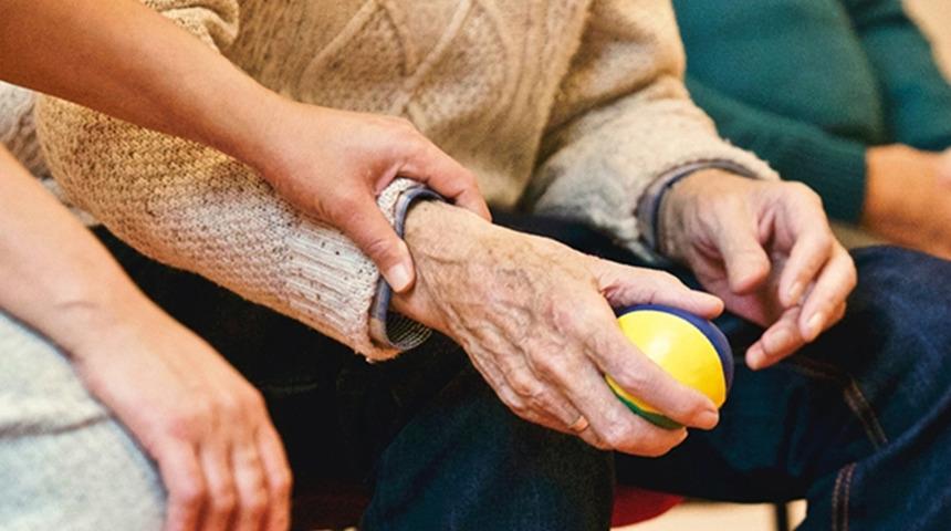 Bu araştırma Dünya'da ses getirdi: Alzheimer riskini azaltan diyet! Beyin sağlığınızı koruyun...