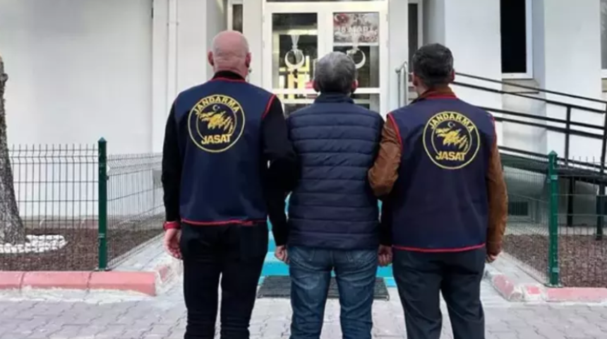 SON DAKİKA | Bakan Yerlikaya duyurdu! Firari FET&Ouml;'c&uuml; eski emniyet m&uuml;d&uuml;r&uuml; Ankara'da yakalandı