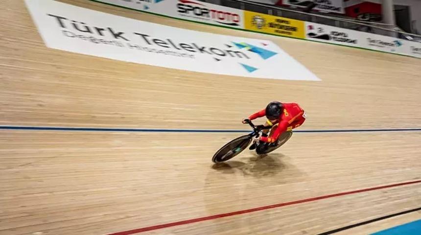 &Ccedil;inli bisiklet&ccedil;i d&uuml;nya rekoru kırdı! Zamanlaması şaşırttı...