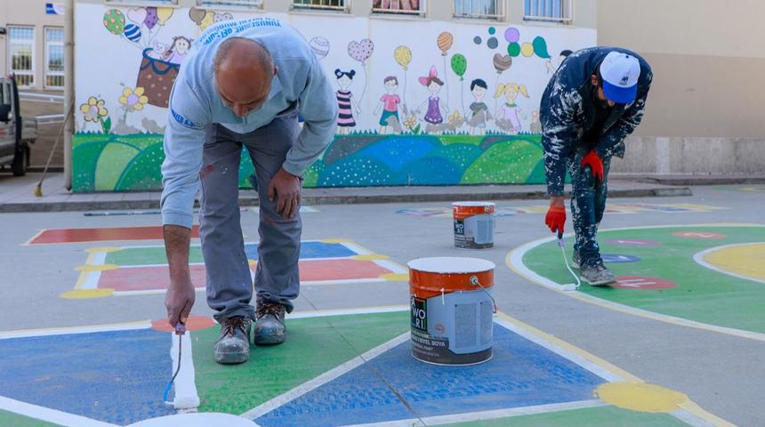 Okul bahçelerini boyama etkinliği başlatıldı: “Teneffüs saatlerini daha eğlenceli hale getiriyoruz”