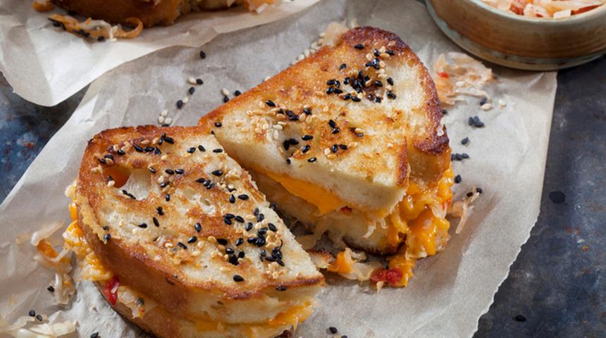 Herkes bu tarifi arıyor! Trend olan Güney Kore yemeği: Kimchi tostunun pratik tarifi