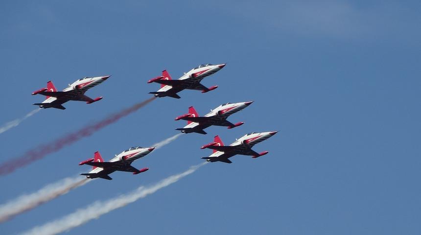 Türk Yıldızları Çanakkale semalarında nefesleri kesti