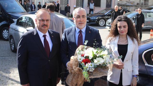 Çalışma ve Sosyal Güvenlik Bakanı Işıkhan, Vali Canbolat ile görüştü