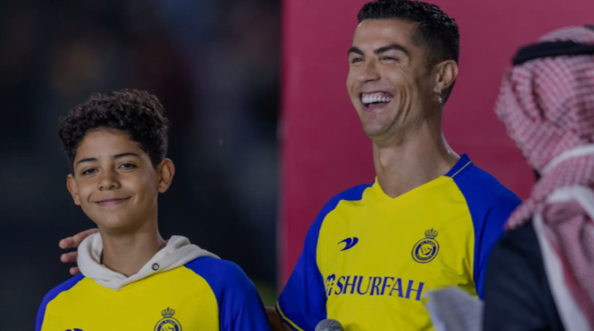 Cristiono Ronaldo JR, Icardi ile özdeşleşen 'Aşkın Olayım' şarkısı ile paylaşım yaptı, yer yerinden oynadı!