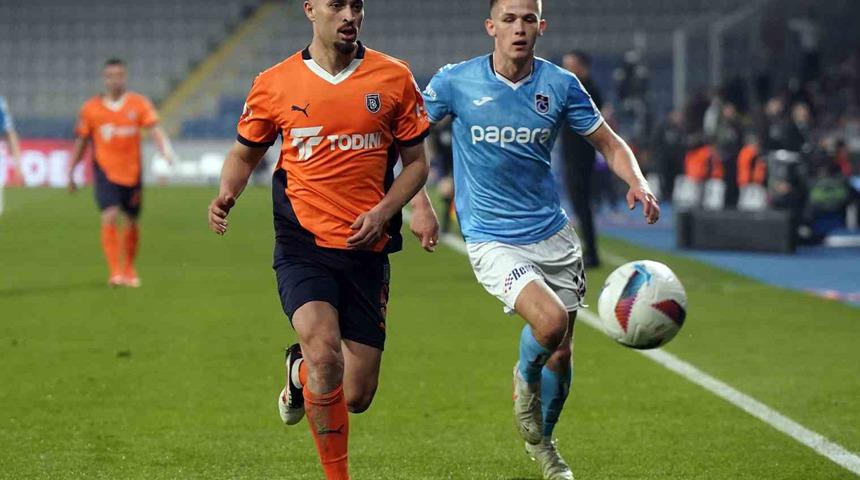 Fatih Tekke galibiyetle başladı! Bordo-mavililer yeni hocasıyla çıktığı ilk maçında Başakşehir'i 3-0 mağlup etti