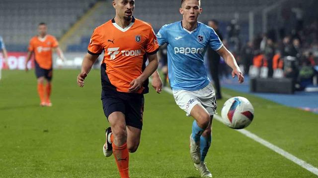 Fatih Tekke galibiyetle başladı! Bordo-mavililer yeni hocasıyla çıktığı ilk maçında Başakşehir'i 3-0 mağlup etti