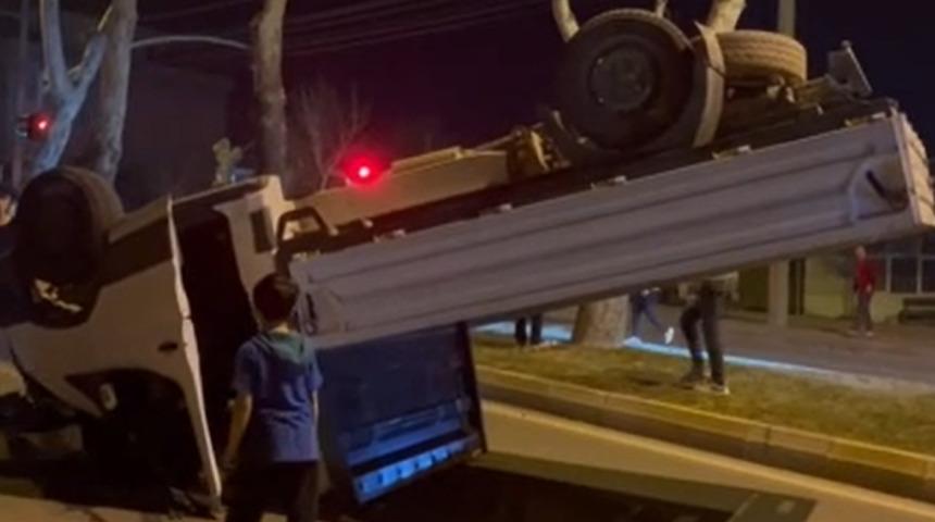 Kahramanmaraş'ta facianın eşiğinden dönüldü! Otomobille çarpışan araç takla attı, sürücü yaralandı