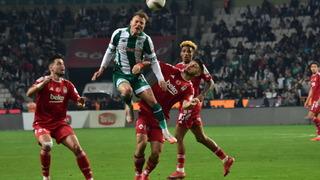 SON DAKİKA: Beşiktaş, 9 kişi kalan rakibi Konyaspor'a 1-0 mağlup oldu!
