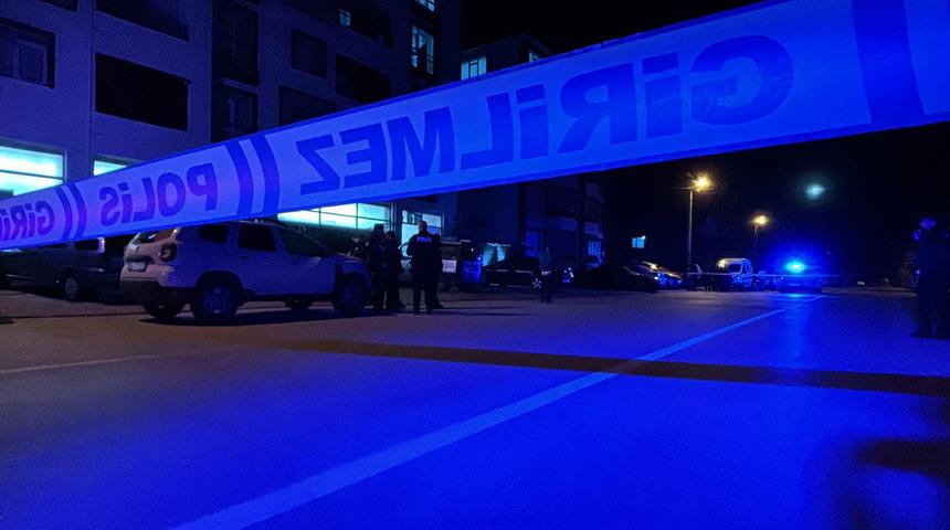 Borç- alacak nedeniyle tartıştığı akrabasını tabancayla vurdu