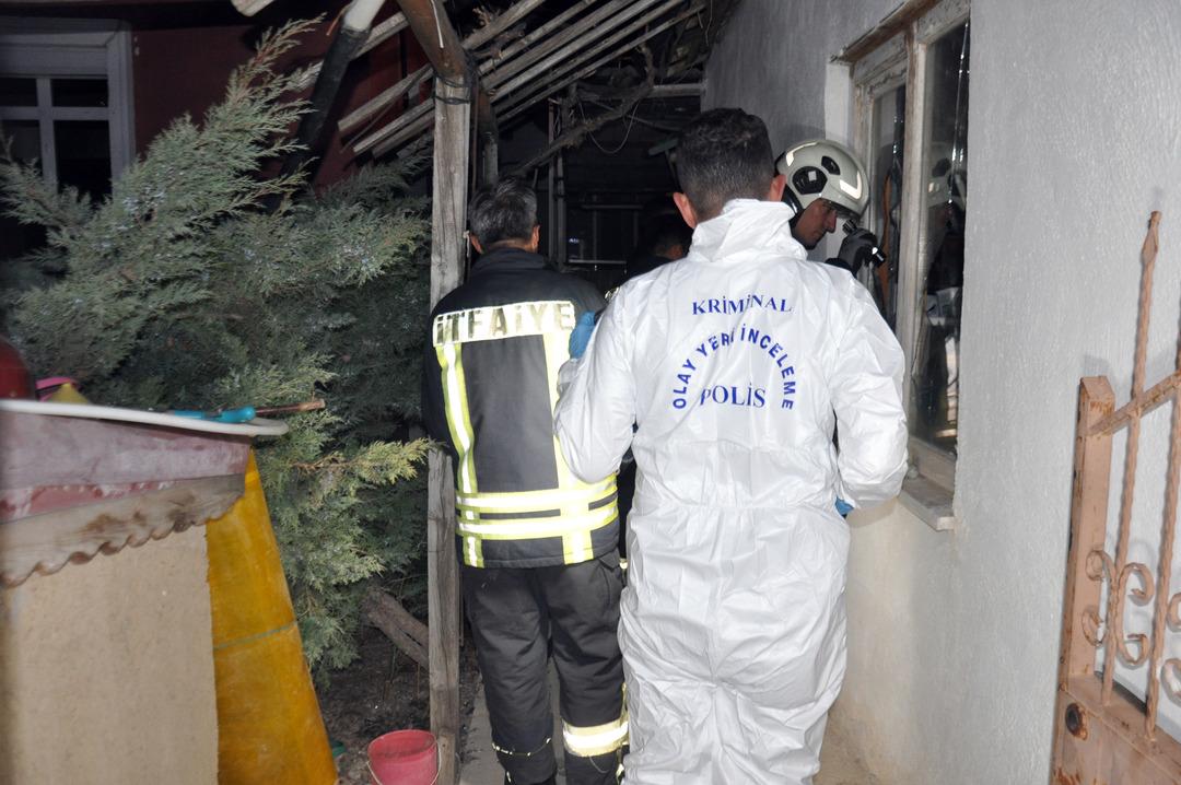 KARAMANDA-YINE-MOLOTOFLU-SALDIRI-3UNC_612796_181385