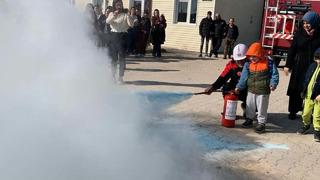 İtfaiye ekiplerinden anaokulunda yangın tatbikatı
