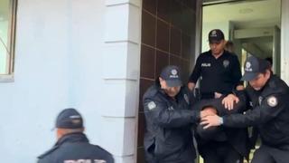 Polisin baskın düzenlediği evde silah, tarihi eser, uyuşturucu ele geçirildi