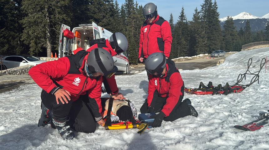 Kayak Merkezinde ilkyardım tatbikatı! Gerçeğini aratmadı