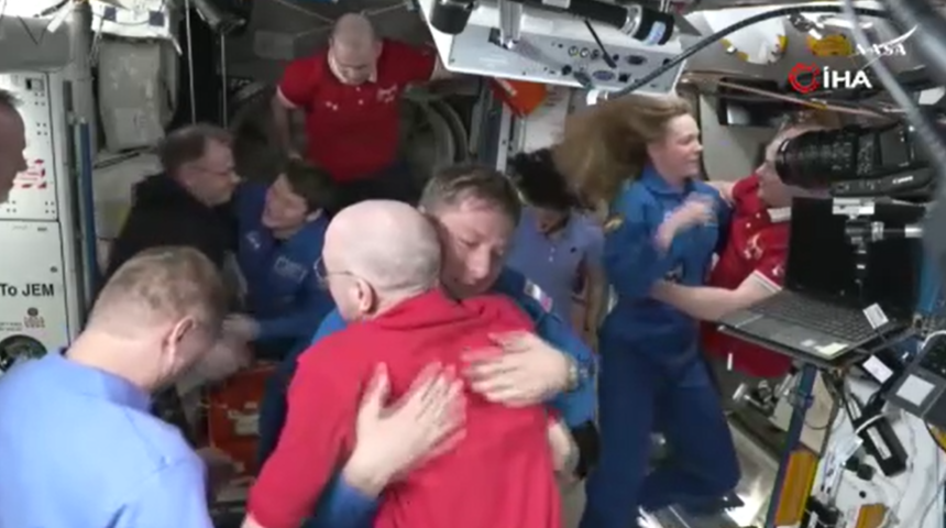 Fırlatıldıktan 29 saat sonra ISS'e kenetlendiler! 9 aydır mahsur Williams ve Wilmore tarafından karşılandılar