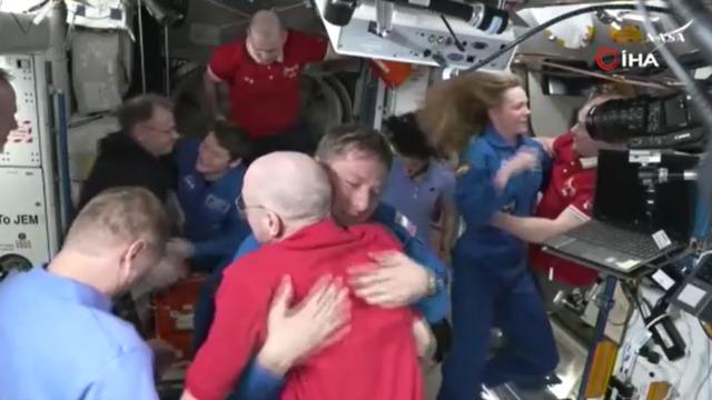 Fırlatıldıktan 29 saat sonra ISS'e kenetlendiler! 9 aydır mahsur Williams ve Wilmore tarafından karşılandılar