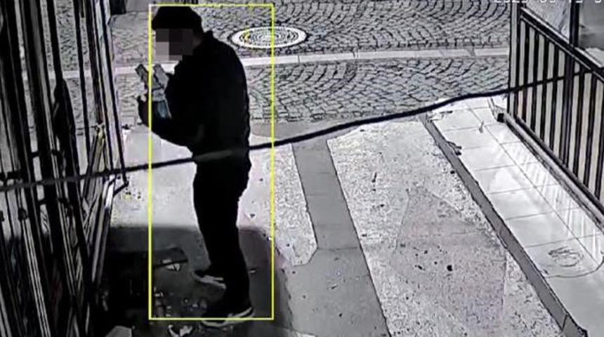 Telefon, tablet çalayım derken olanlar oldu! Kanlar içinde kalan hırsız, soyguna devam etti