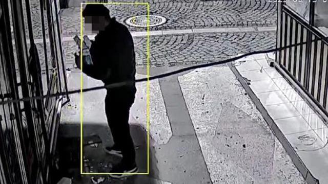 Telefon, tablet çalayım derken olanlar oldu! Kanlar içinde kalan hırsız, soyguna devam etti