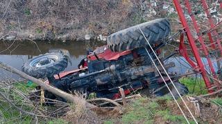 Balıkesir'de devrilen traktörün sürücüsü yaşamını yitirdi