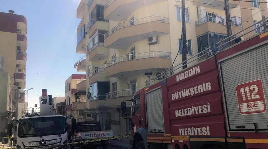 Mardin'de korkutan anlar! 5 katlı bina alev aldı, 16 kişi tahliye edildi: 4 kişi hastaneye kaldırıldı