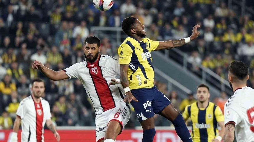 Fenerbahçe Kadıköy'de 2 puan bıraktı! Sarı-Lacivertliler'e Samsunspor çelmesi... Galatasaray ile olan puan farkı açıldı!