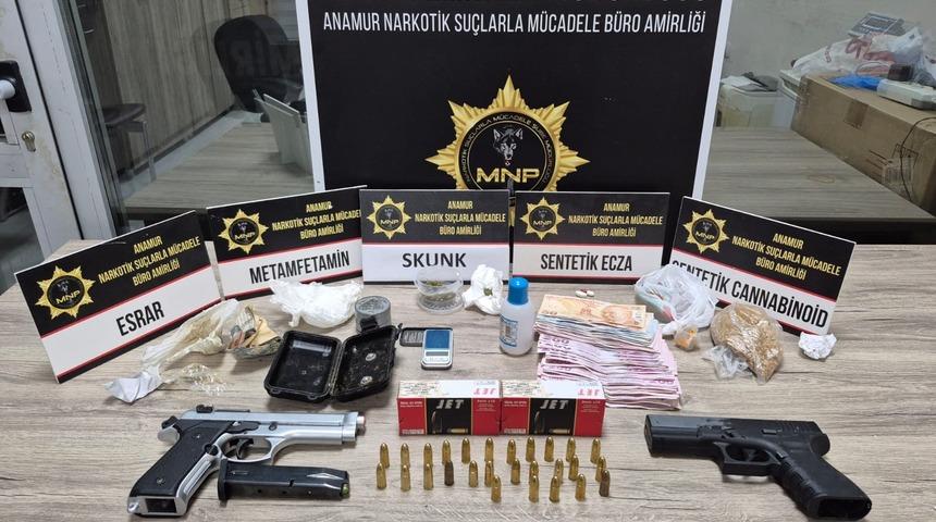 Mersin'de uyuşturucu taciri 2 şüpheli tutuklandı