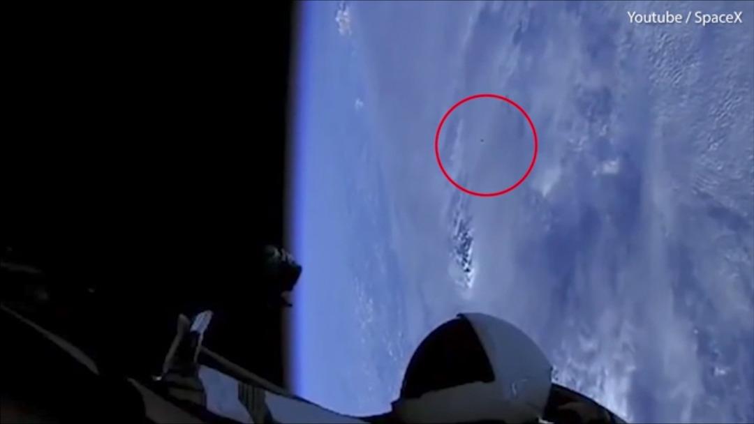 UFO, Elon Musk'un arabasını mı takip ediyor?