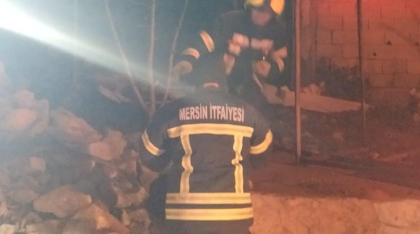 Mersin'de evde çıkan yangında bir kişi yaşamını yitirdi