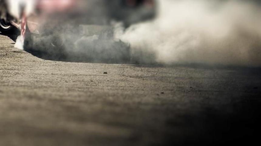 Hem aracından oldu hem de ehliyetinden! Aracıyla şov yapmaya çalışırken rekor ceza yedi