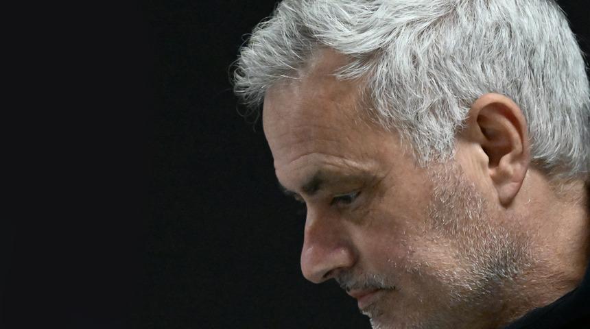 Mourinho'nun ipini çekti! Samsunspor maçı sonrası sert çıktı... "Devam edilmemeli" dedi, şans vermedi: "Galatasaray'a elenince anlatır artık"