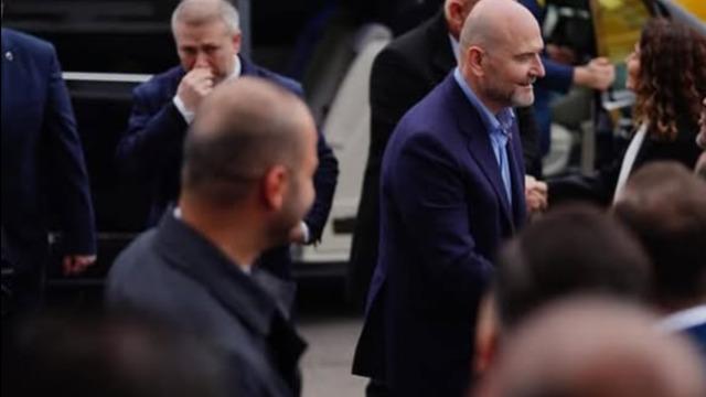 Yer: Stuttgart Havalimanı! Süleyman Soylu ile Türkçe konuşan görevli arasında ilginç diyalog! Kemerini çıkarıp attı