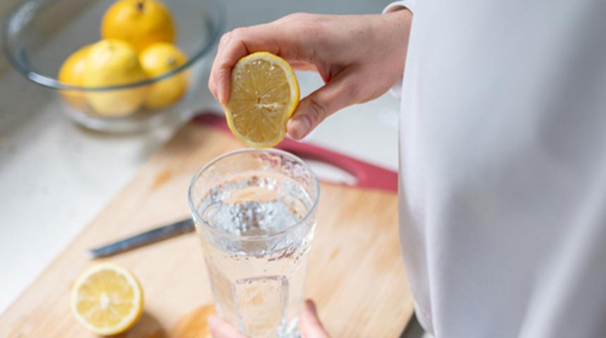 Limonlu suyun faydaları: Sabahları aç karnına içmek ne işe yarar?