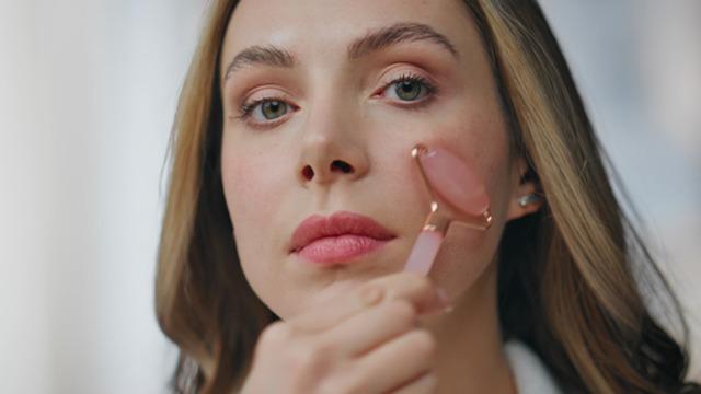 Yüz yogası ile kırışıklıklara veda edin! İşte doğal gençlik formülü…