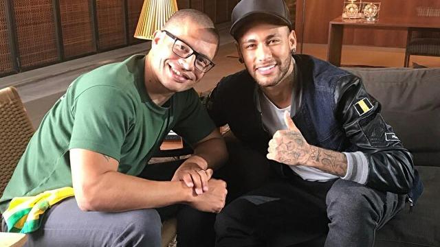 Neymar’dan Alex de Souza paylaşımı! Fenerbahçe için mi bir araya geldiler? 