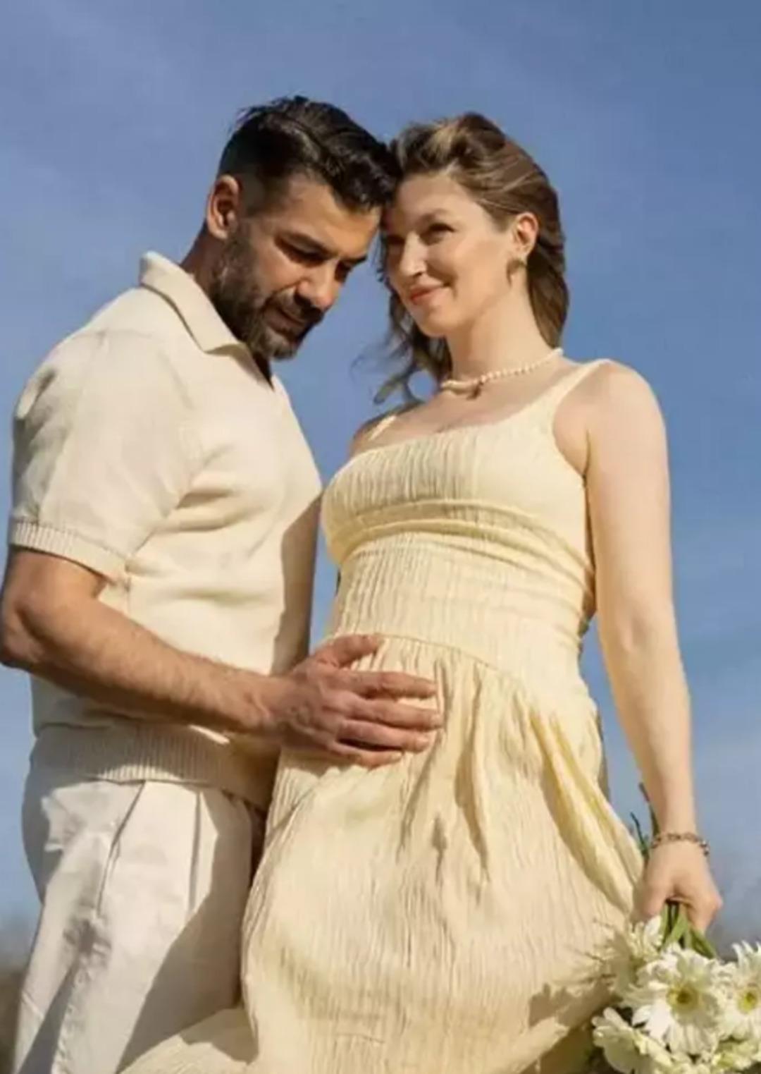 Ünlü oyuncu Rüzgar Aksoy baba olacağını duyurdu! "Mucizeyi beklerken…" 1