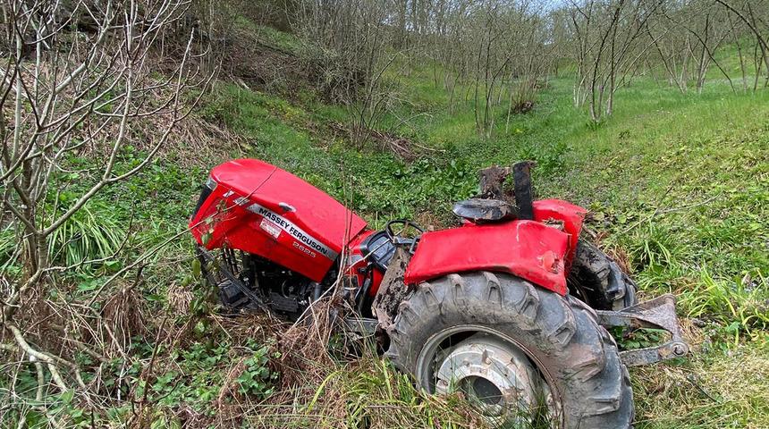 Sakarya'da korkunç kaza! Traktör devrilince sürücü altında kalıp hayatını kaybetti