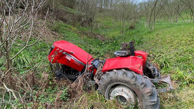 Sakarya'da korkunç kaza! Traktör devrilince sürücü altında kalıp hayatını kaybetti