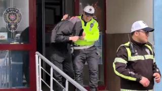 Tek teker üzerinde motosiklet kullanan 2 sürücü yakalandı