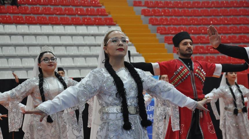 Kars’ta Kafkas rüzgarı: Kulüpler arası folklor yarışması yapıldı